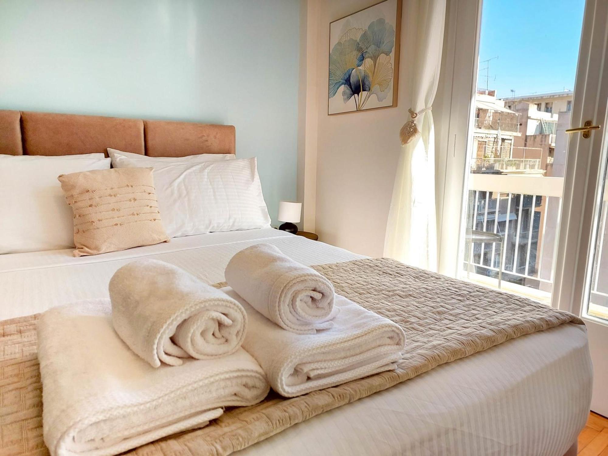 Exarchia Artistic Getaway For Groups Apartment Athena Bagian luar foto