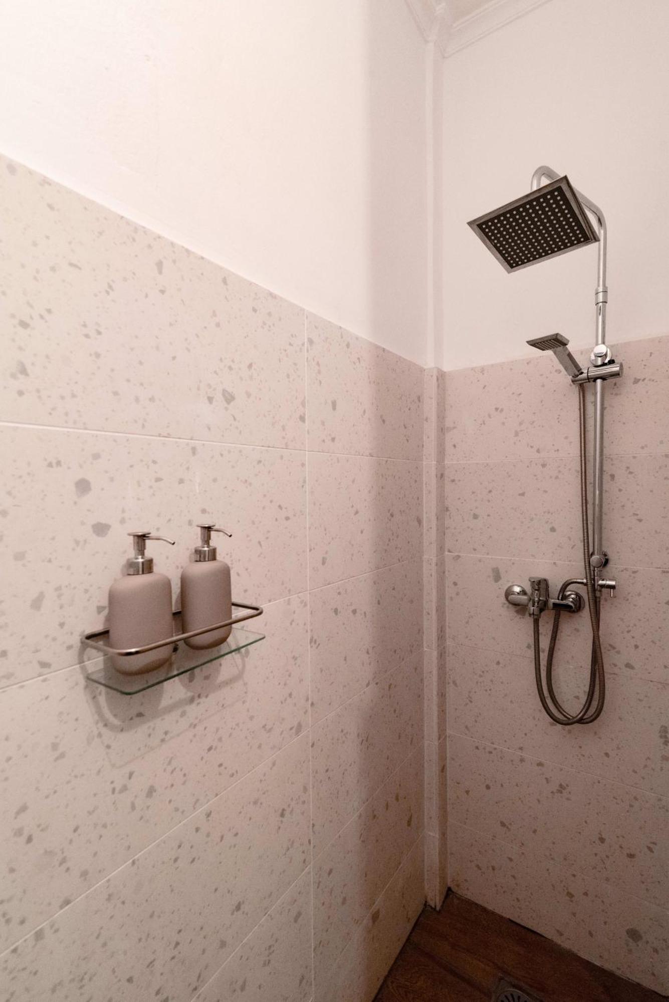 Exarchia Artistic Getaway For Groups Apartment Athena Bagian luar foto