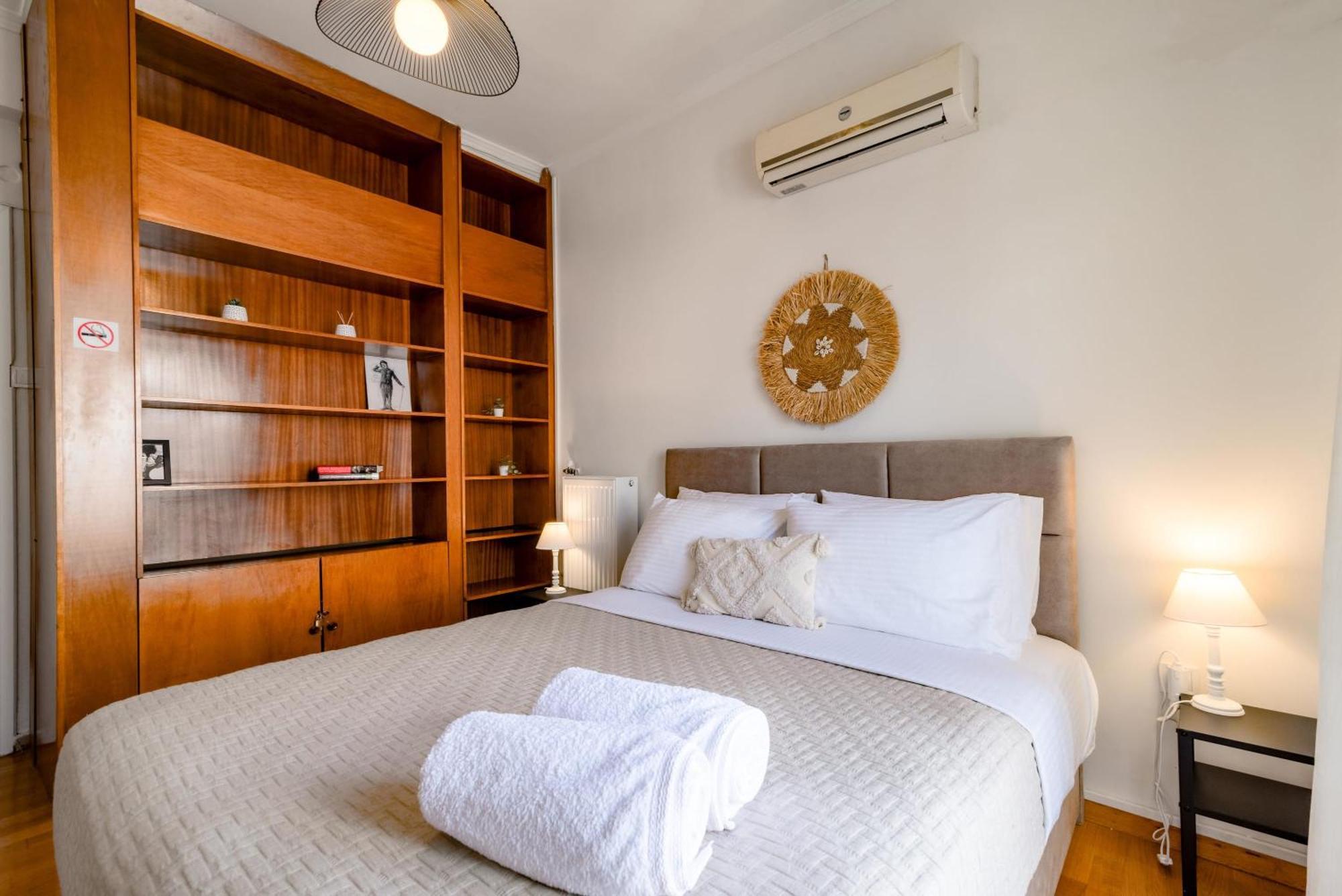Exarchia Artistic Getaway For Groups Apartment Athena Bagian luar foto