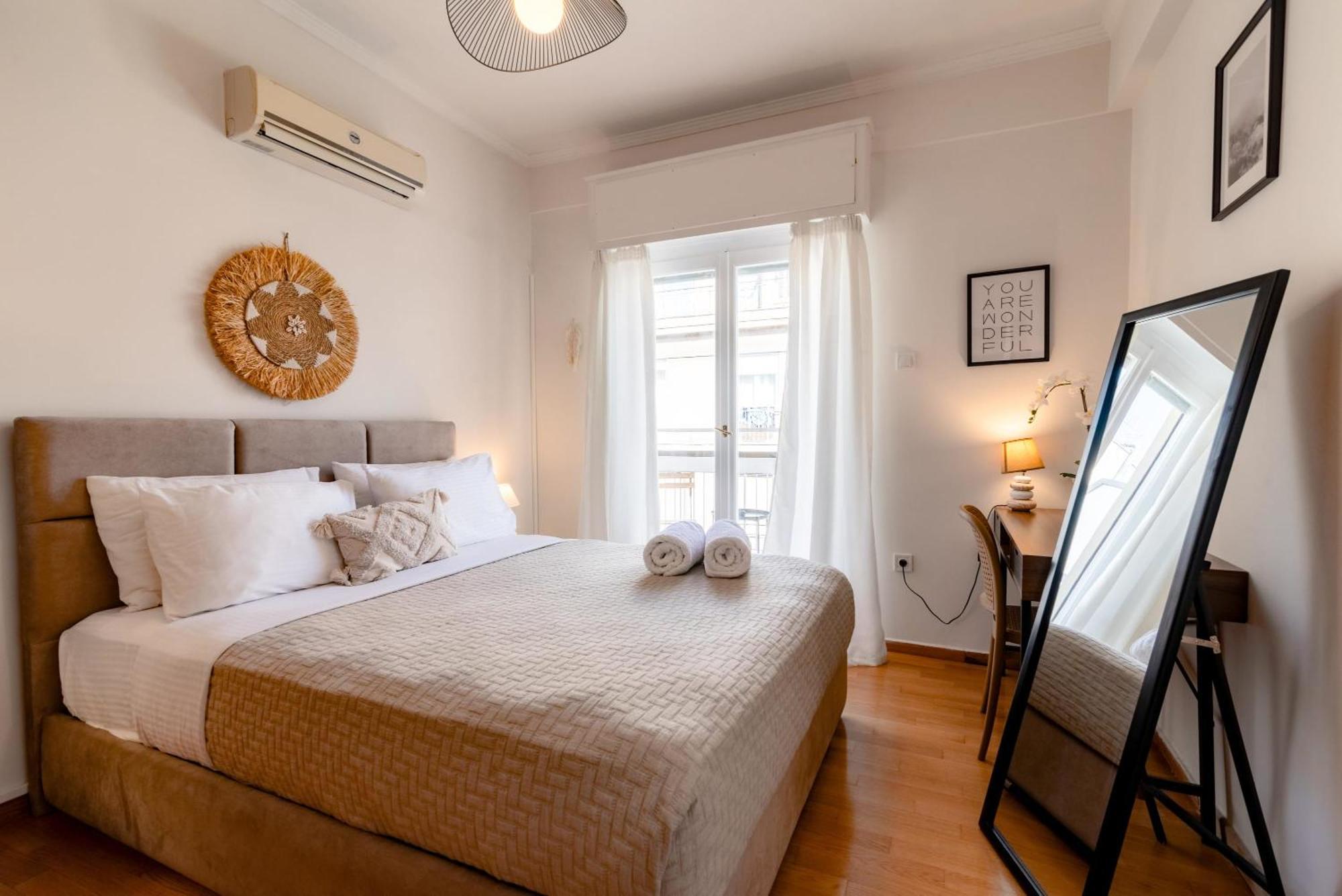 Exarchia Artistic Getaway For Groups Apartment Athena Bagian luar foto